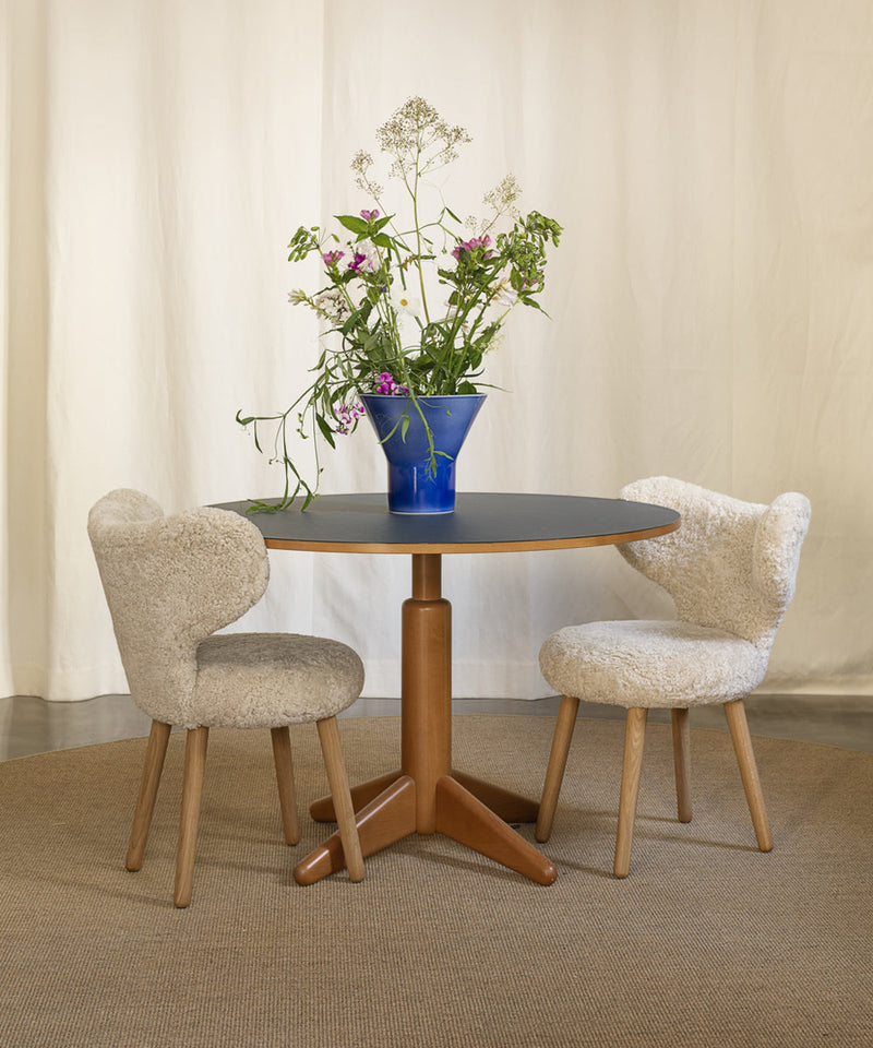 Two Mazo WNG Chair around a dining table