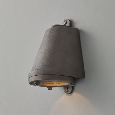 Mast exterior wall light