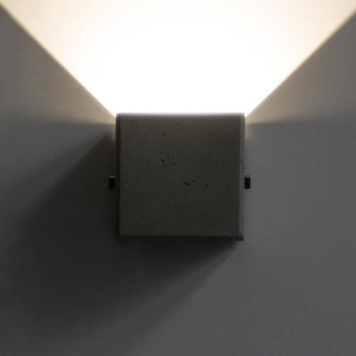 Outlet V concrete up or down light