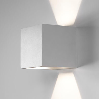 Box up and down wall light by Light-Point